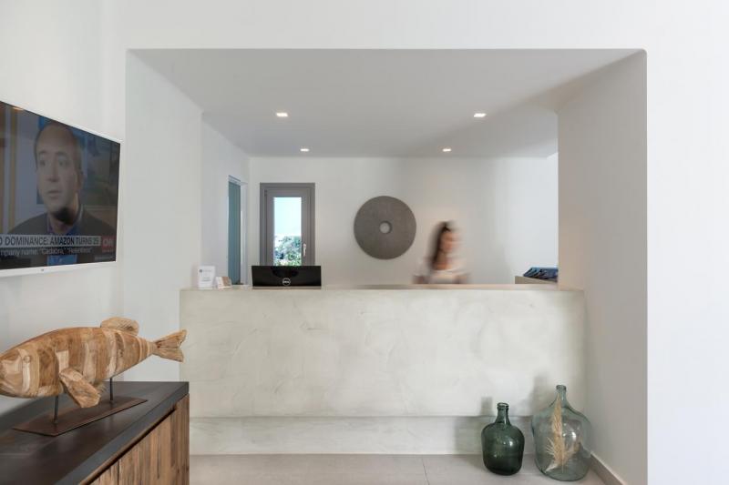 Szantorini Kamari utazás Strogili Hotel