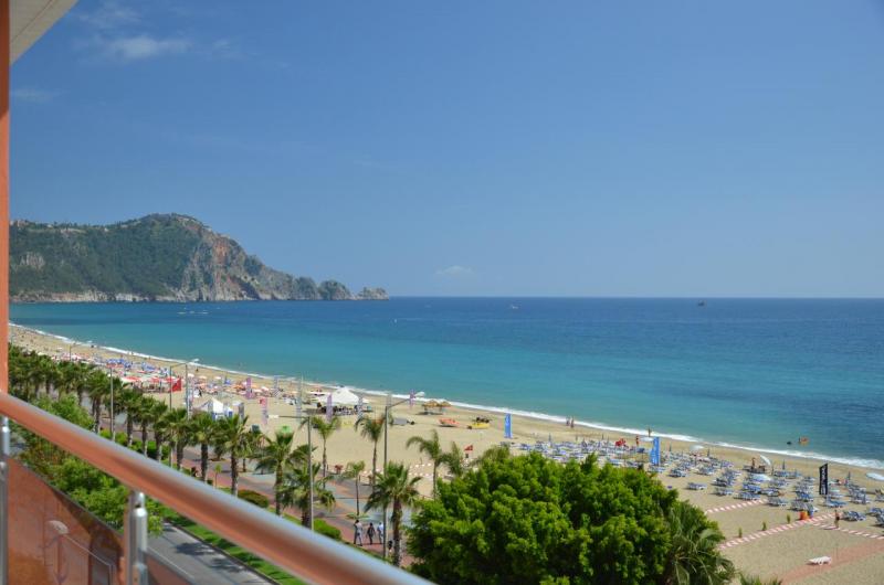 Alanya utazás Kleopatra Balik Beach