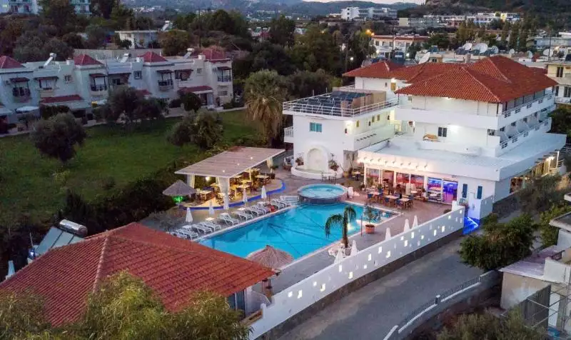 Tina's Plus Hotel Rodosz