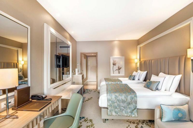 Antalya utazás Titanic Beach Lara Hotel