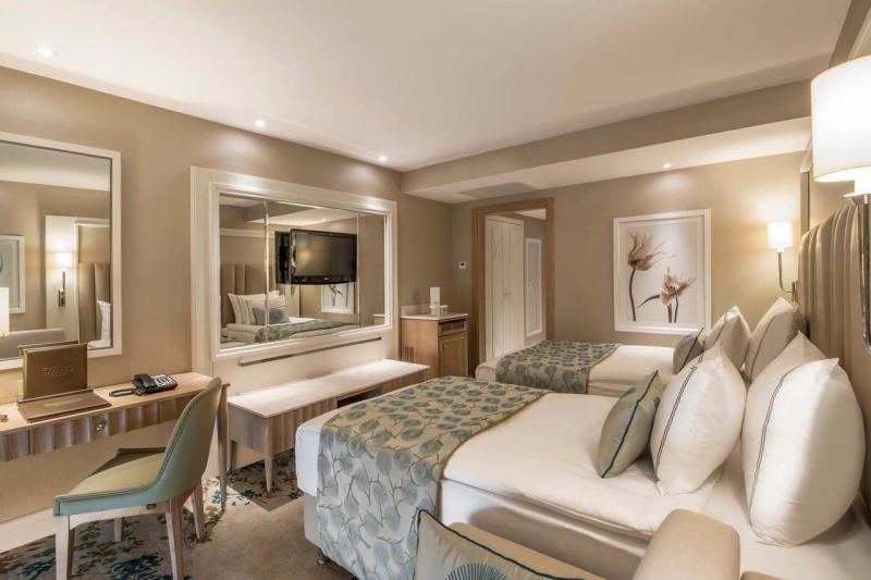 Antalya utazás Titanic Beach Lara Hotel