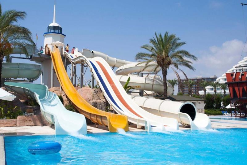 Antalya utazás Titanic Beach Lara Hotel