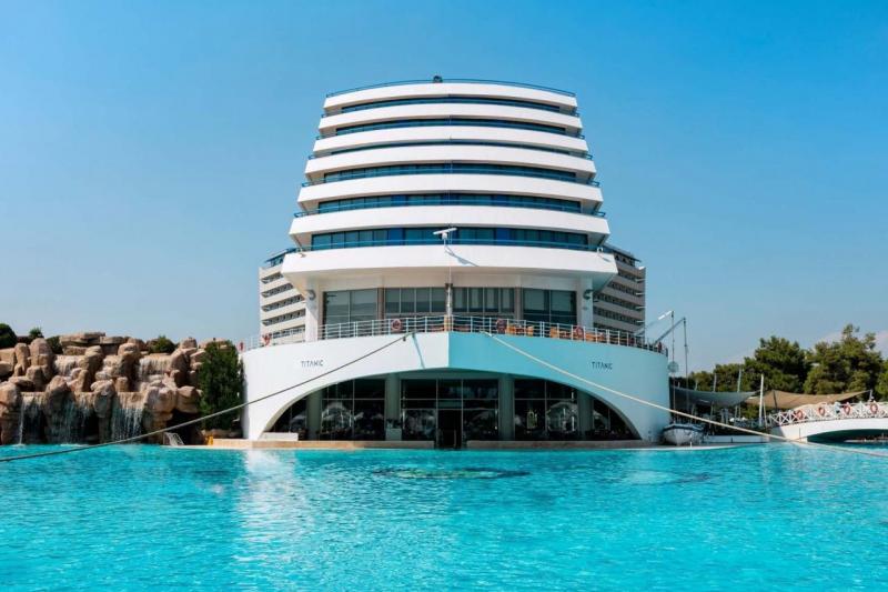 Antalya utazás Titanic Beach Lara Hotel