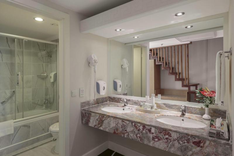 Kemer utazás Alva Donna World Palace