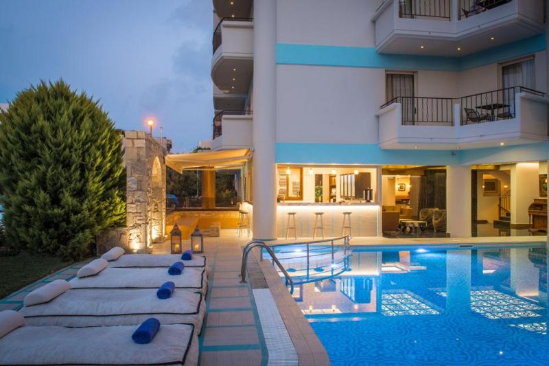 Kréta Hersonissos utazás Anesis Blue Boutique Hotel