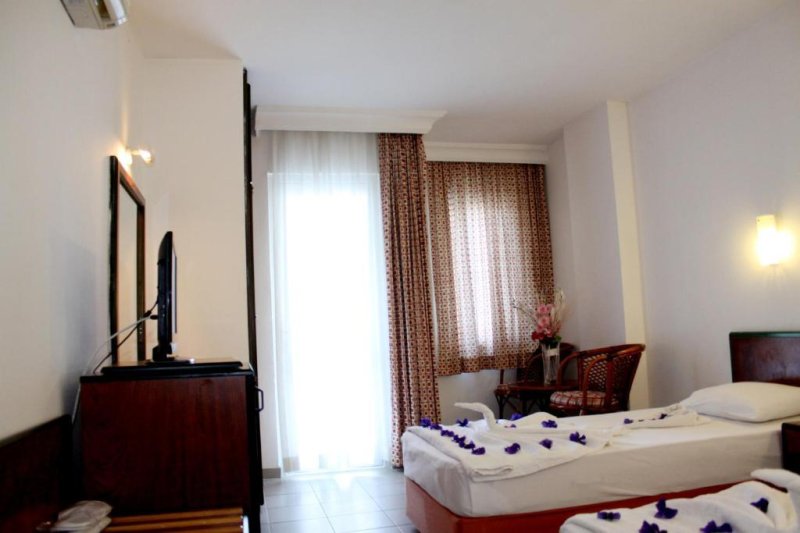 Alanya utazás Azak Beach