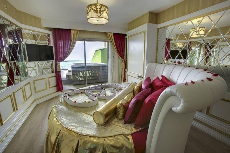 Alanya utazás Azura Deluxe Resort & Spa