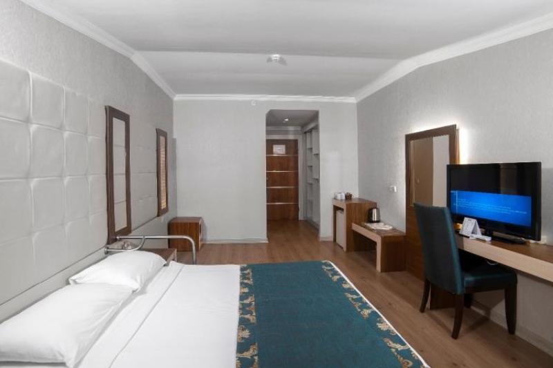 Alanya utazás Beach Club Doganay Hotel