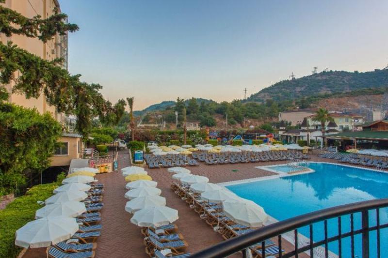 Alanya utazás Beach Club Doganay Hotel