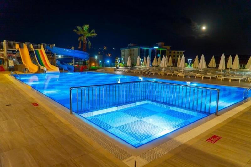 Alanya utazás Campushill Hotel