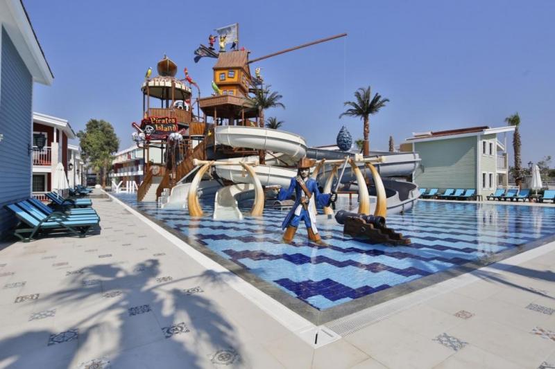 Belek utazás Crystal Club World Of Colours