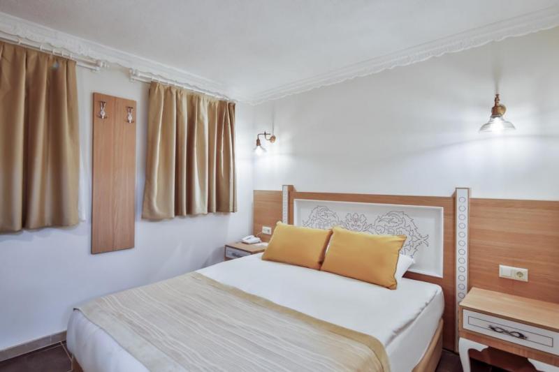 Belek utazás Crystal Club World Of Colours