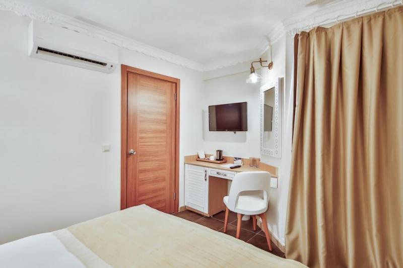 Belek utazás Crystal Club World Of Colours