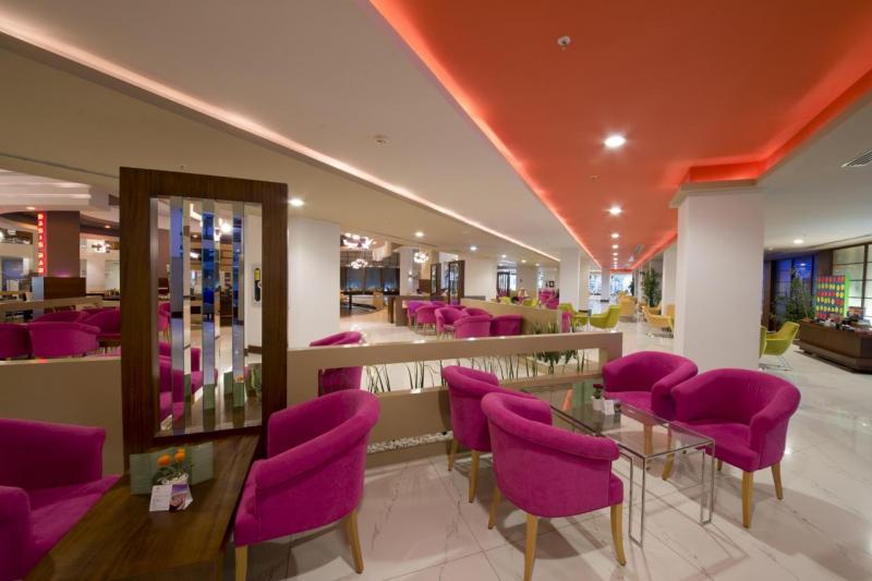 Antalya utazás Limak Lara Deluxe Hotel & Resort