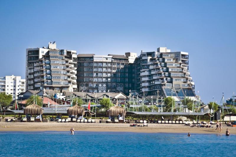 Antalya utazás Limak Lara Deluxe Hotel & Resort