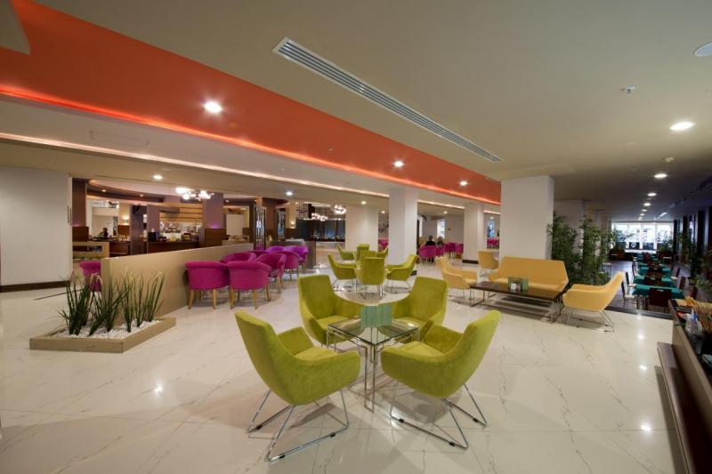 Antalya utazás Limak Lara Deluxe Hotel & Resort