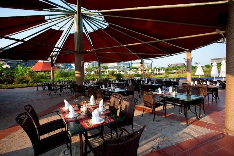 Antalya utazás Limak Lara Deluxe Hotel & Resort