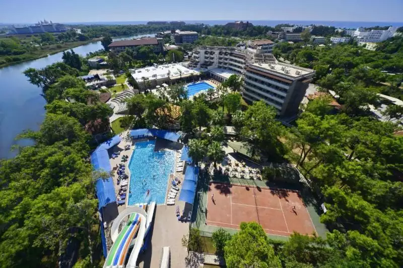 Linda Resort Hotel Side