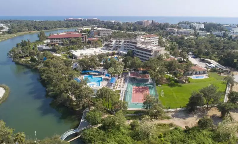 Linda Resort Hotel Side