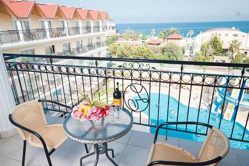 Kemer utazás Loceanica Beach Resort Hotel