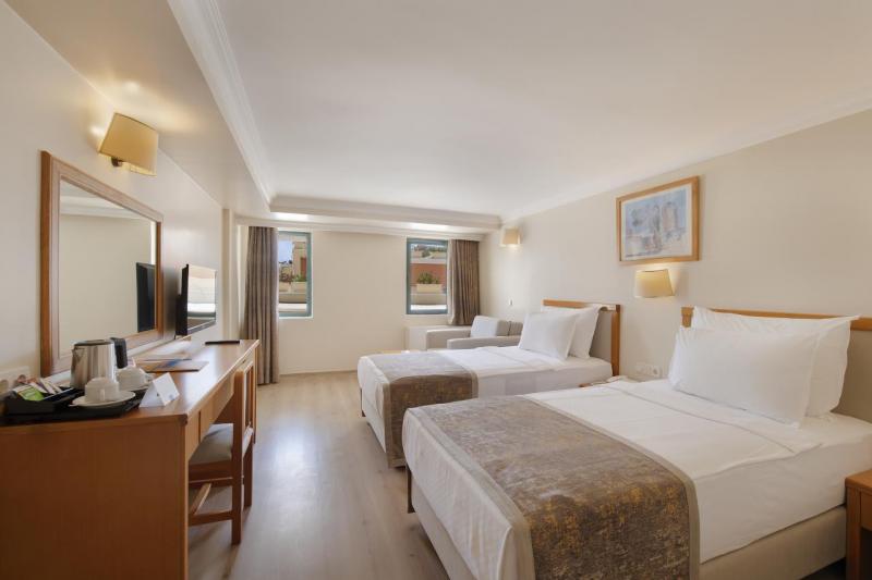 Side utazás Miramare Queen Hotel