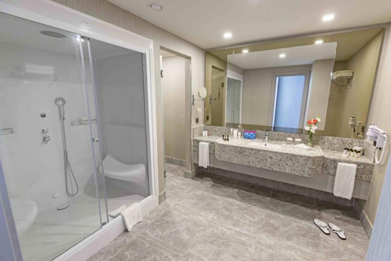 Antalya utazás Royal Seginus