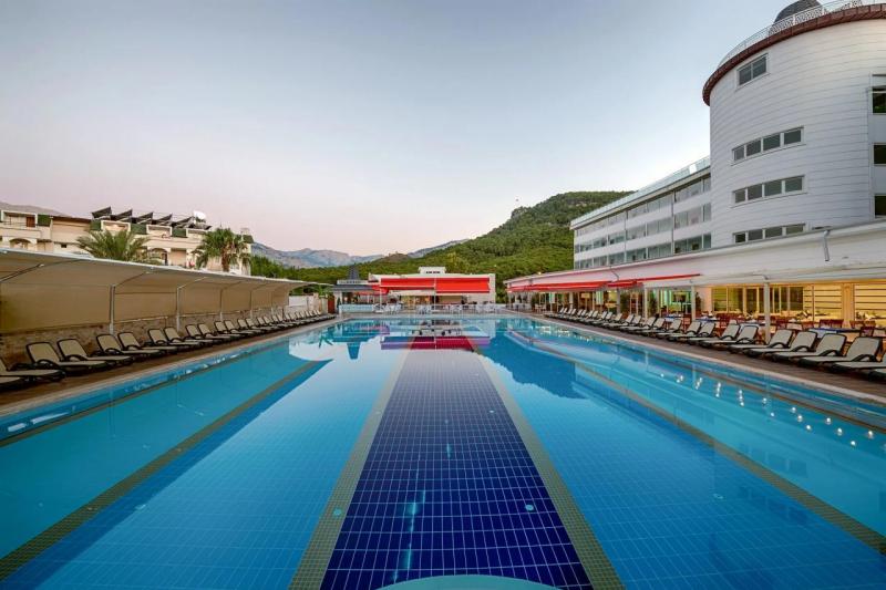 Kemer utazás Royal Towers Hotel Kiris