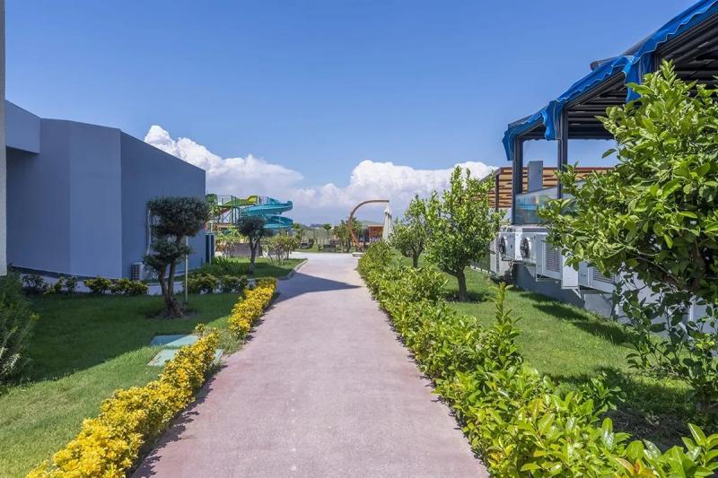 Antalya utazás Royal Towers Hotel Lara