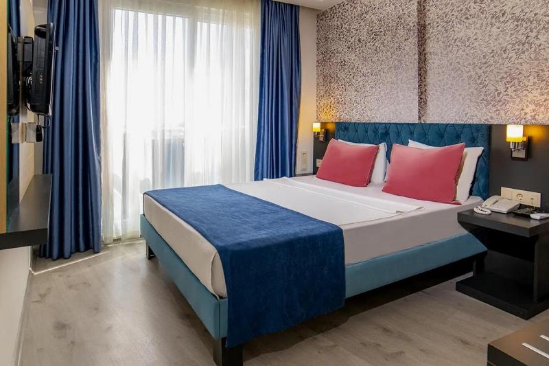 Antalya utazás Royal Towers Hotel Lara
