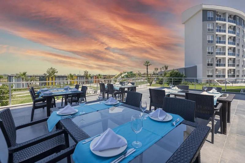 Antalya utazás Royal Towers Hotel Lara