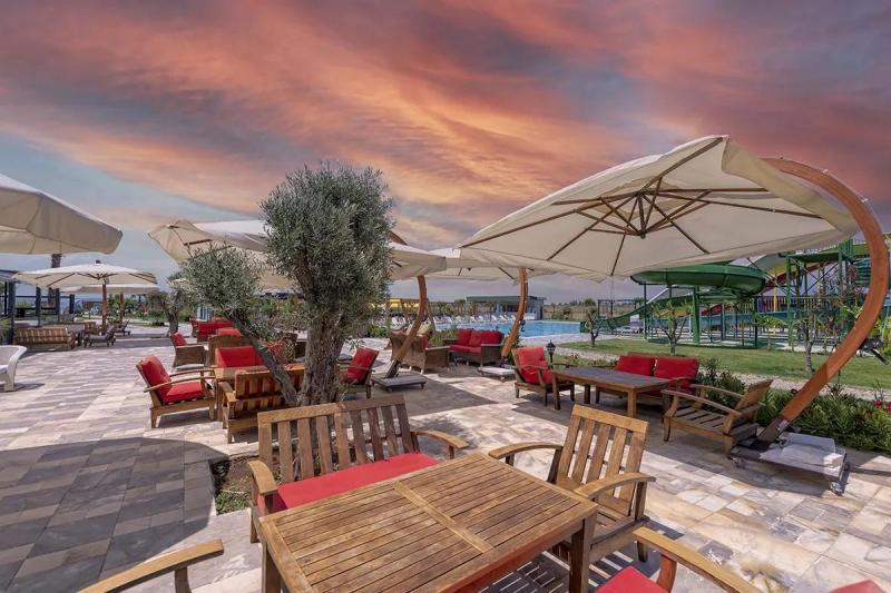 Antalya utazás Royal Towers Hotel Lara