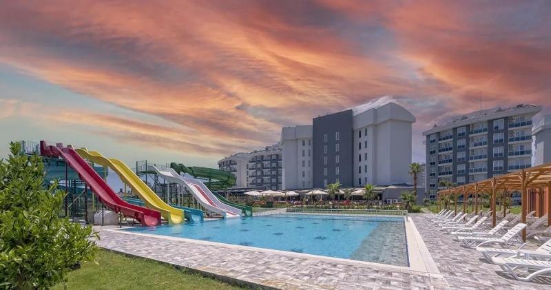 Antalya utazás Royal Towers Hotel Lara
