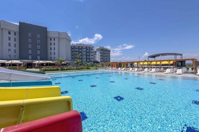 Antalya utazás Royal Towers Hotel Lara