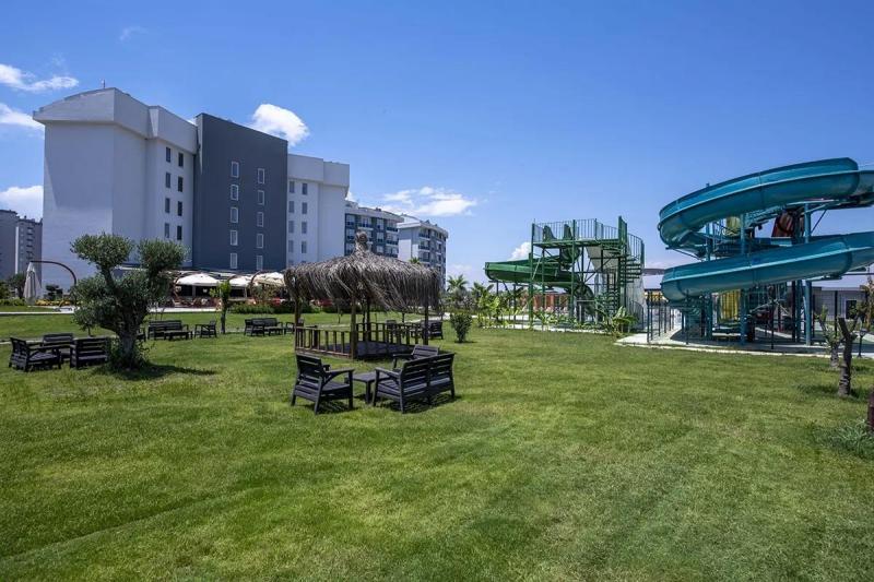 Antalya utazás Royal Towers Hotel Lara