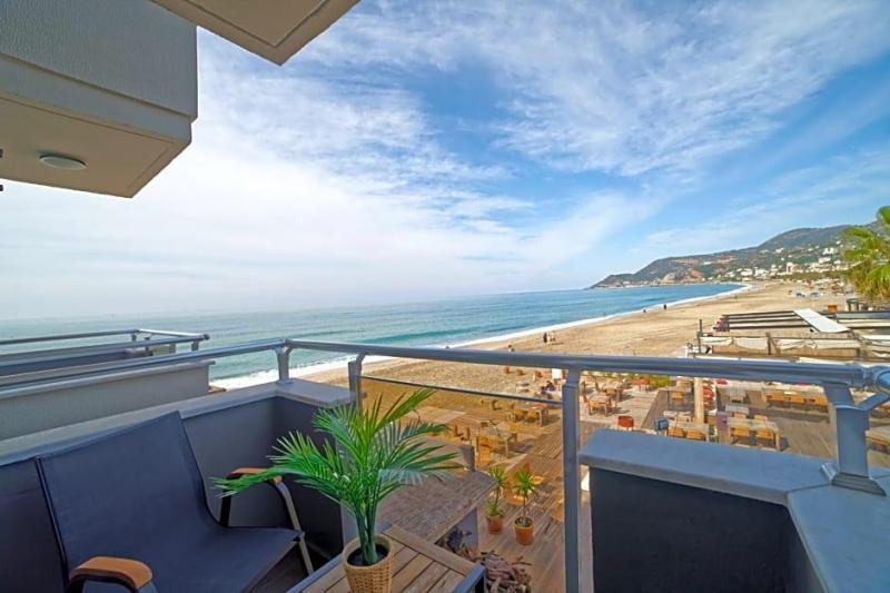 Alanya utazás Royalisa Palmiye Beach