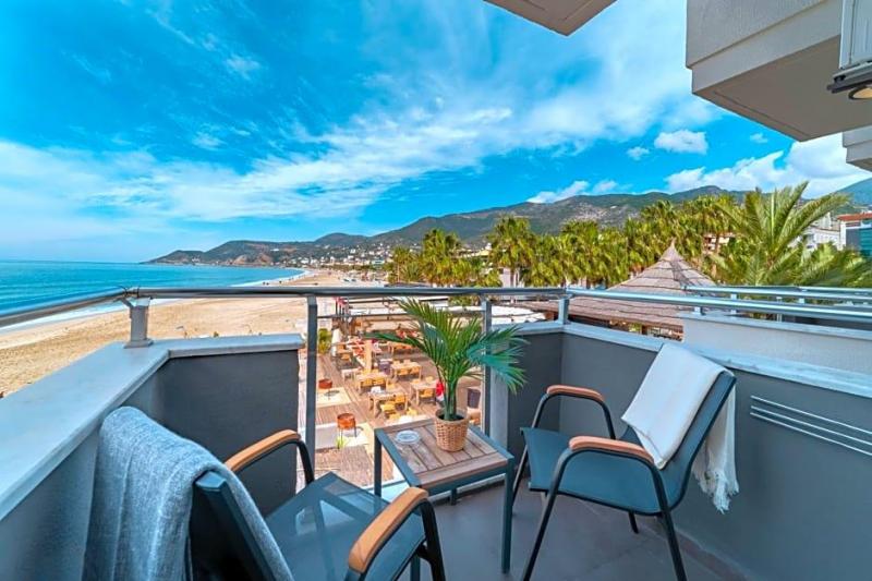 Alanya utazás Royalisa Palmiye Beach