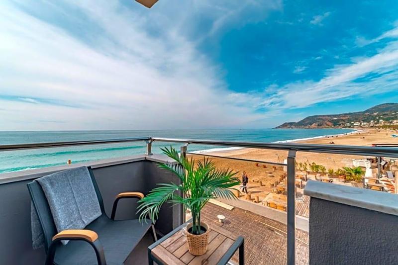 Alanya utazás Royalisa Palmiye Beach