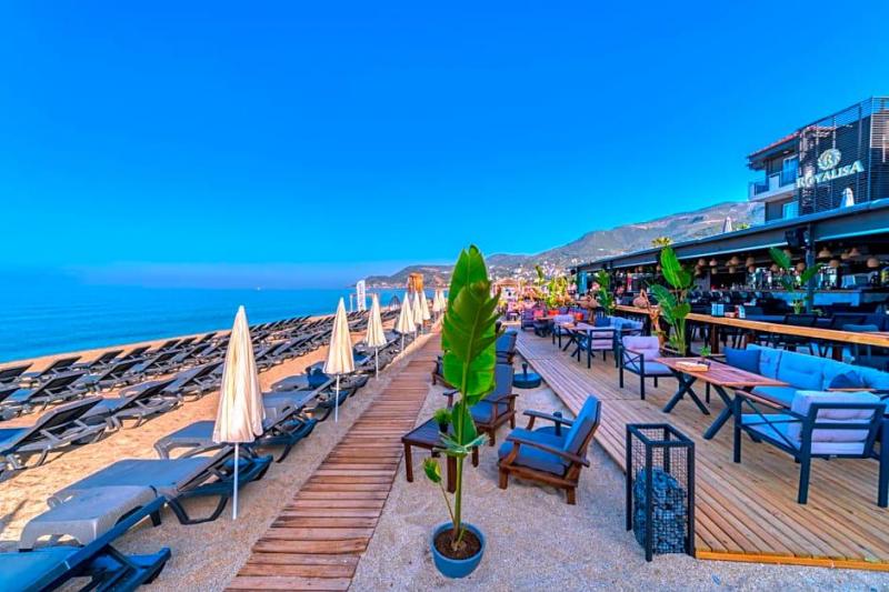Alanya utazás Royalisa Palmiye Beach