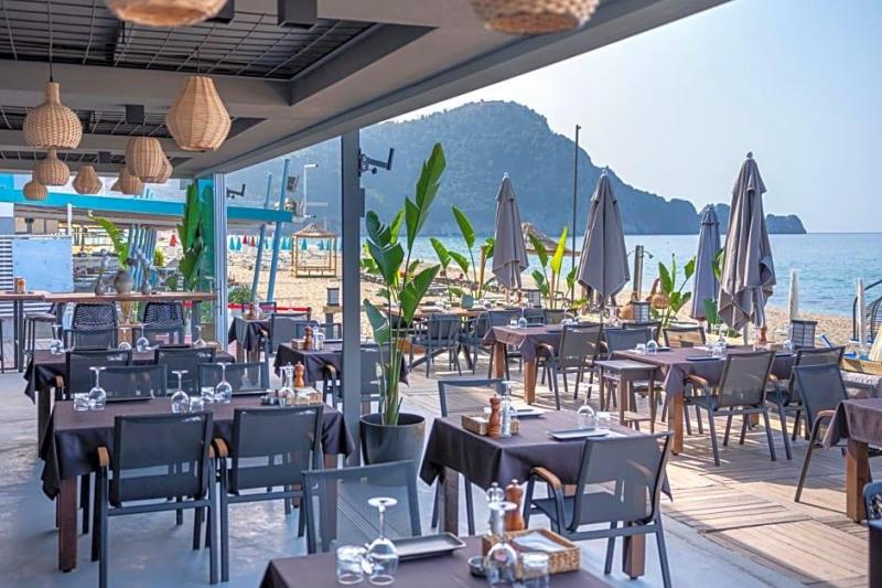 Alanya utazás Royalisa Palmiye Beach