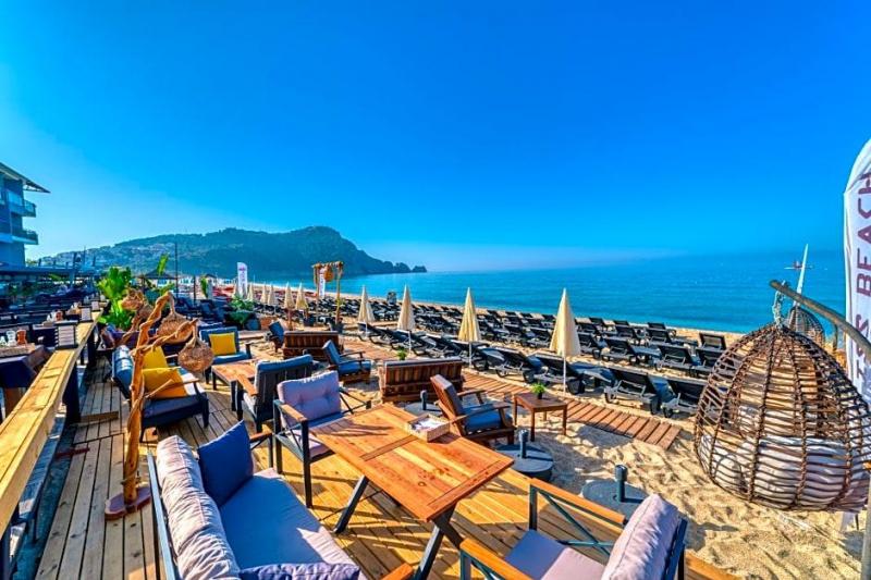 Alanya utazás Royalisa Palmiye Beach