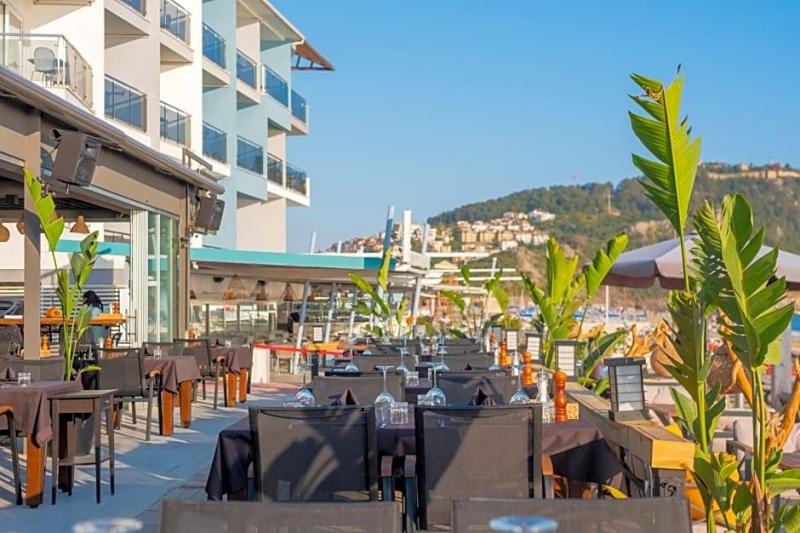 Alanya utazás Royalisa Palmiye Beach