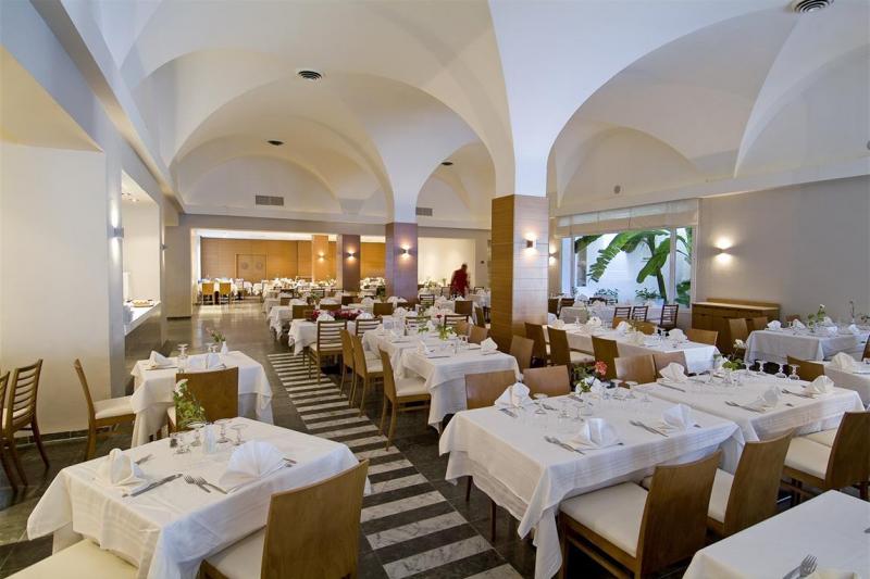 Hammamet utazás The Orangers Beach Resort & Bungalows