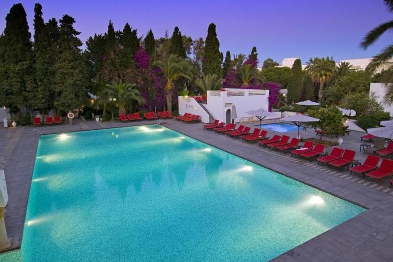 Hammamet utazás The Orangers Beach Resort & Bungalows