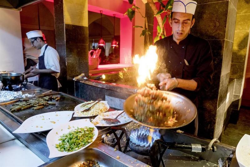 Hammamet utazás The Orangers Beach Resort & Bungalows