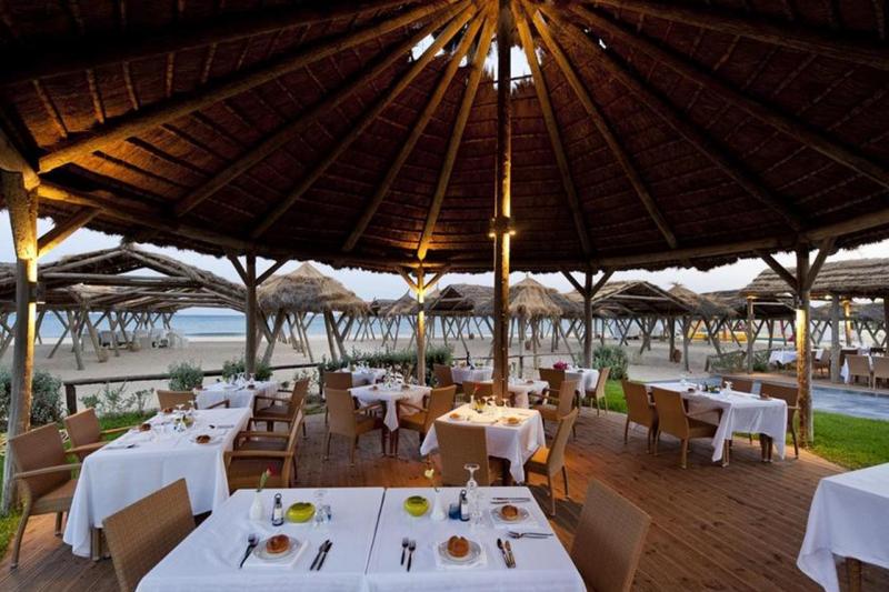 Hammamet utazás The Orangers Beach Resort & Bungalows