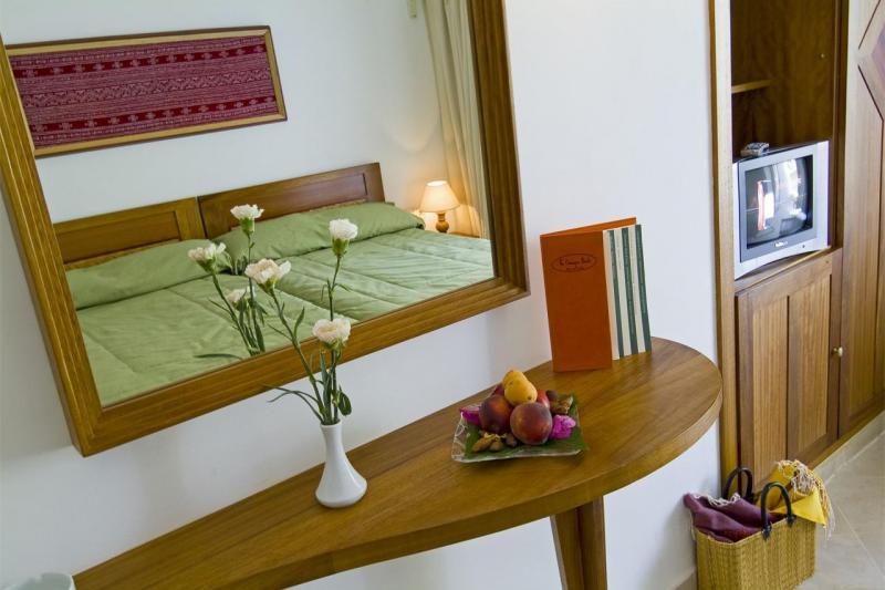 Hammamet utazás The Orangers Beach Resort & Bungalows