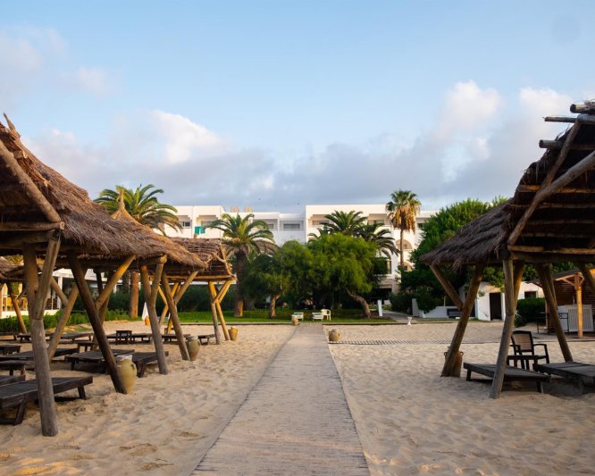 Hammamet utazás The Orangers Beach Resort & Bungalows