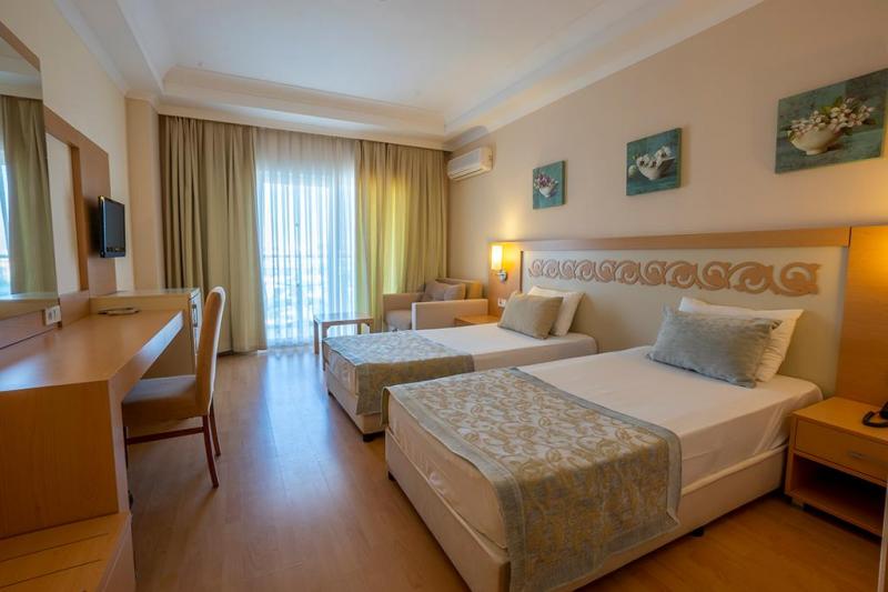 Alanya utazás Titan Select Hotel