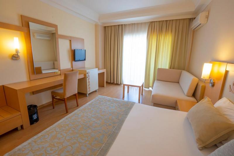 Alanya utazás Titan Select Hotel