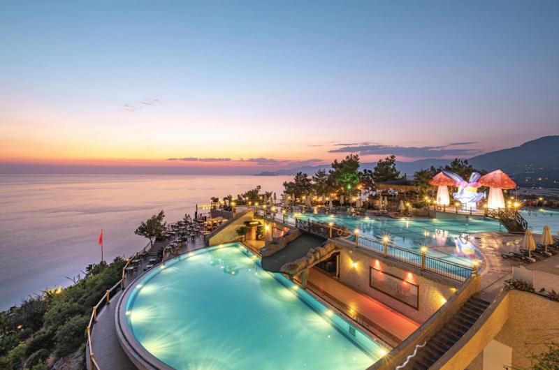Alanya utazás Utopia World Hotel